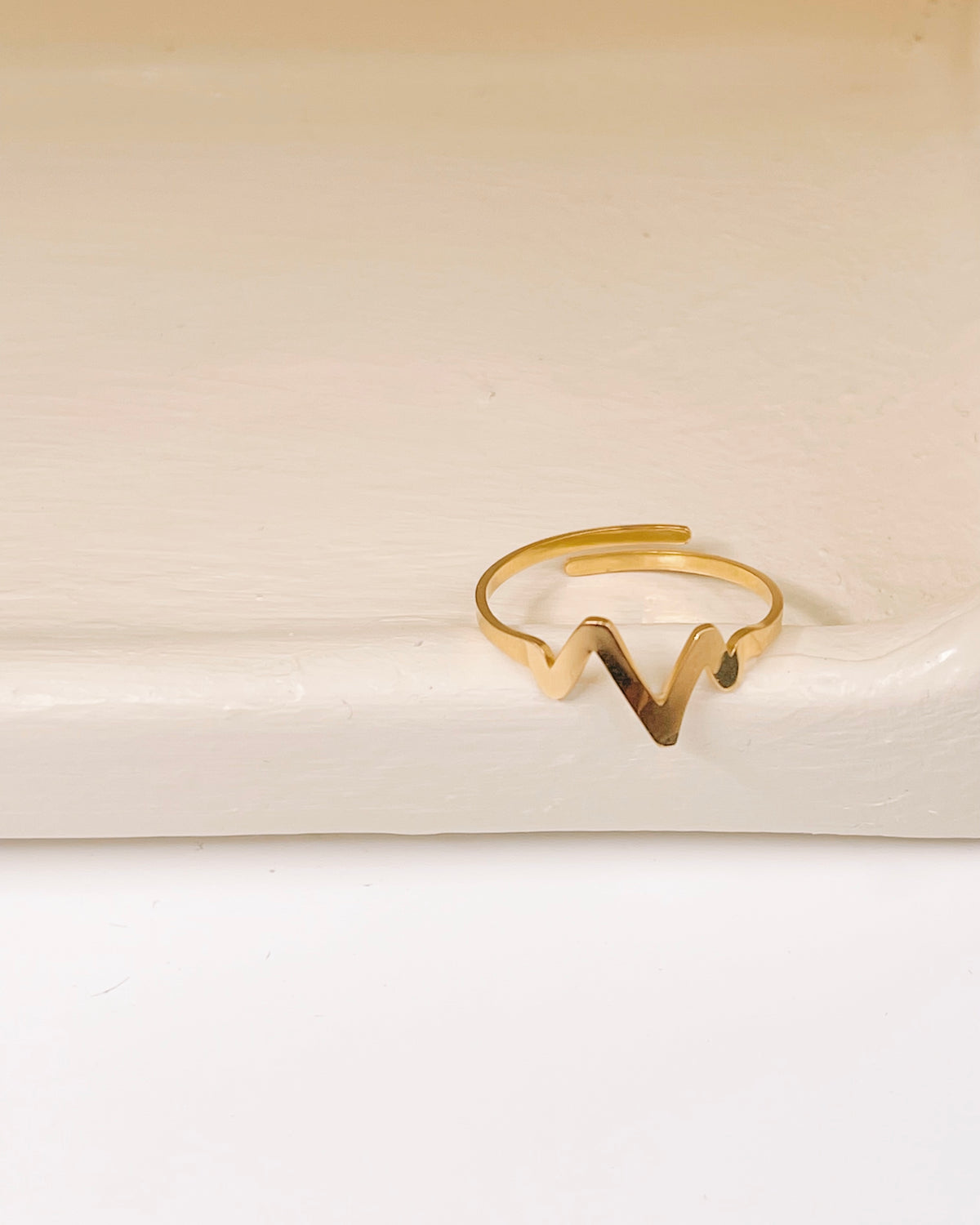 Kathleen Heartbeat Design Gold Ring